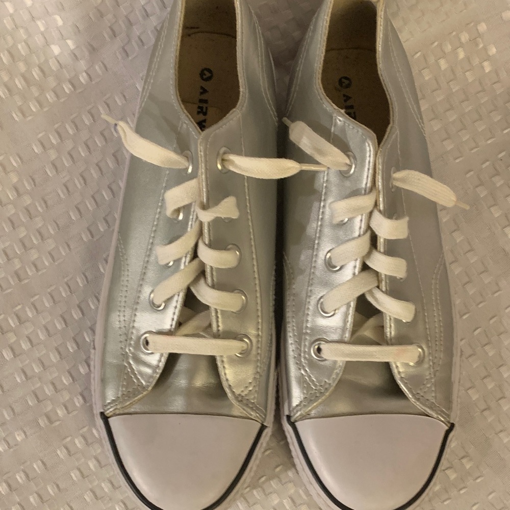 Airwalk  silver women’s low rise sneakers, size 8.